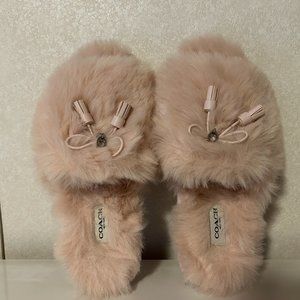 Womens COACH Zoe Sz 6 Pink Faux Fur w/ Tassel and Charm Slides Slippers